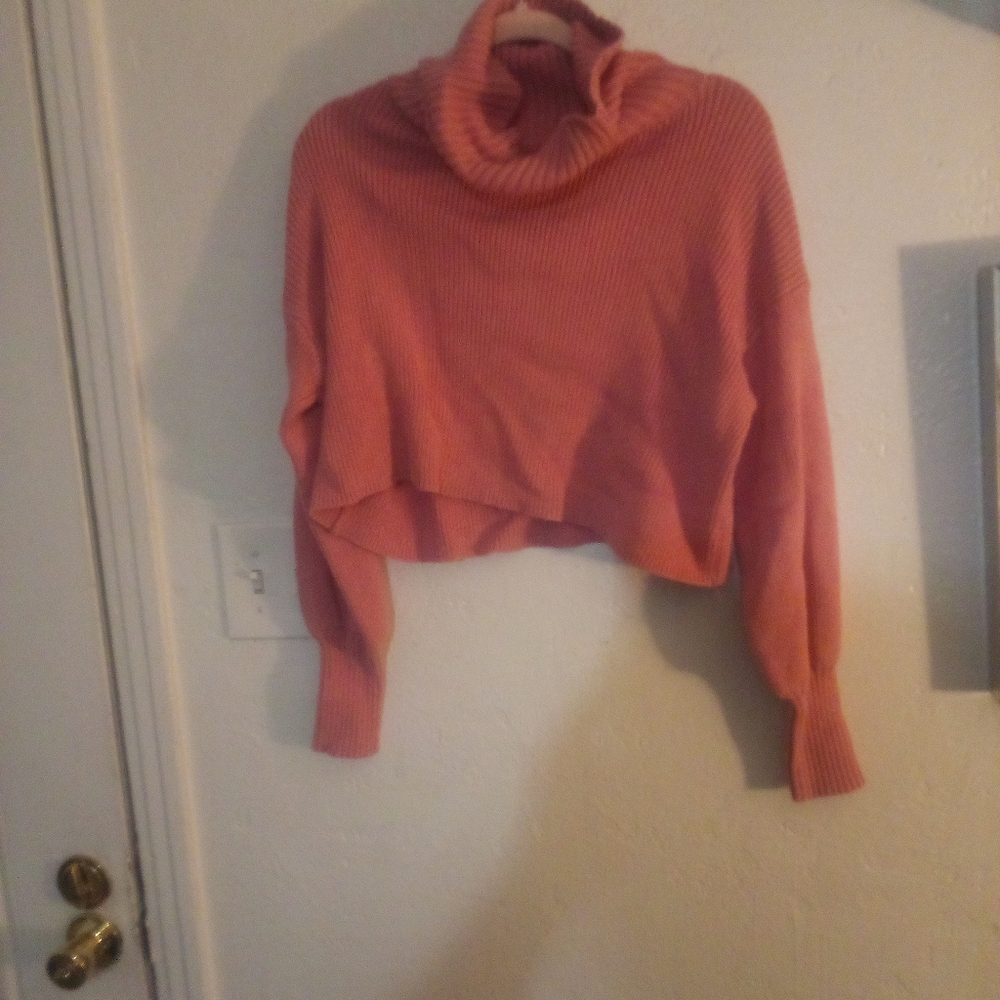 Coral crop long sleeve sweater by wild fable size large